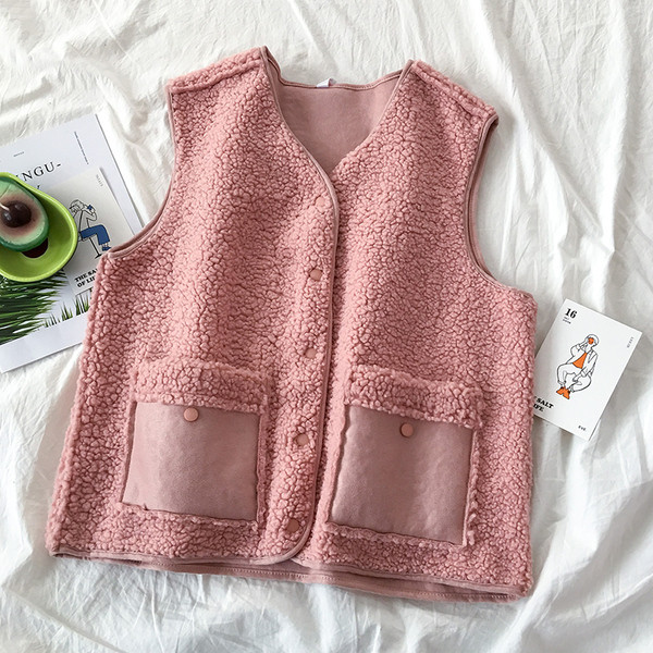 Alkalmi női mellény három színben, zsebekkel és V-nyakkal