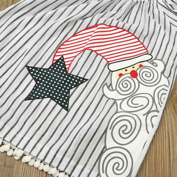 Csíkos gyerekruha kerek nyakkivágással és rátéttel, két színben