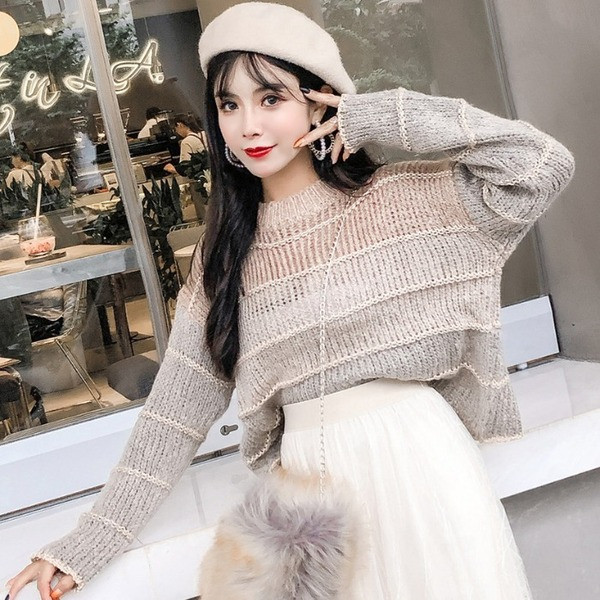 Széles pulóver vékony kötött szürke színben