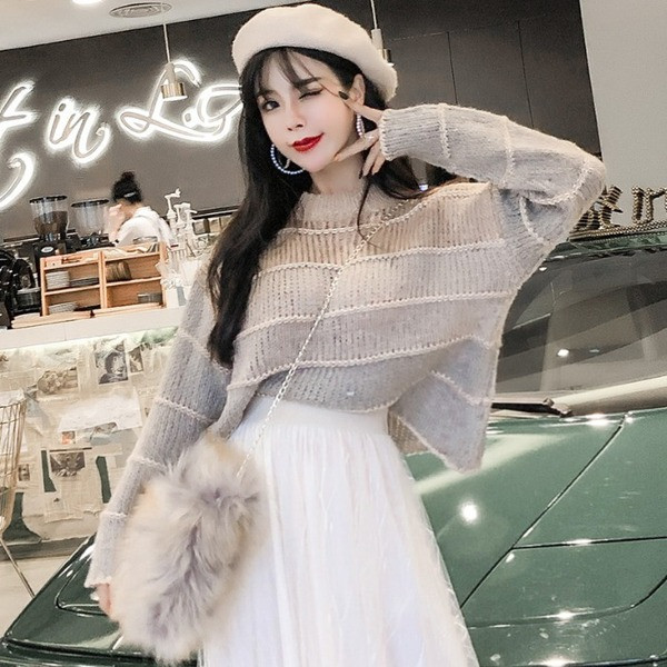 Széles pulóver vékony kötött szürke színben