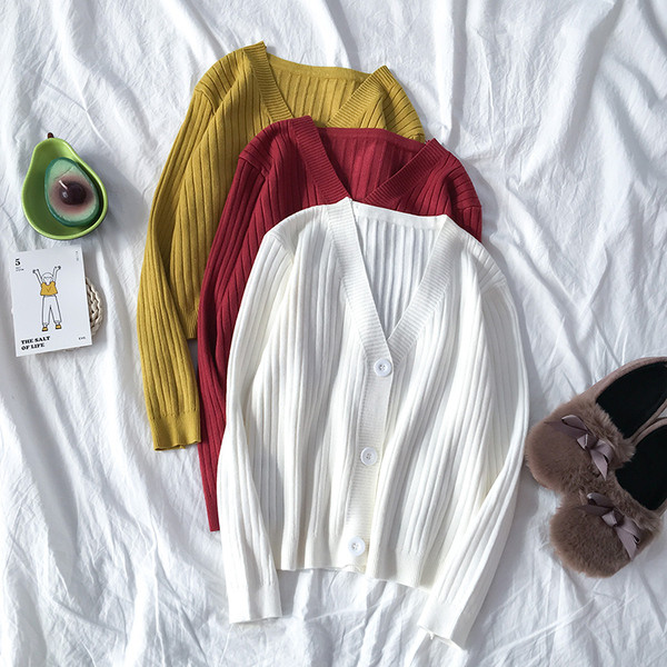 Női alkalmi kardigán három színben, gombokkal és V-nyakkal