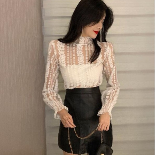 Μοντέρνα γυναικεία μπλούζα από τούλι και δαντέλα  σε λευκό και μαύρο χρώμα