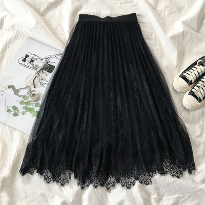 Modern női szoknya fehér és fekete színben, csipkével és gumírozott derékkal