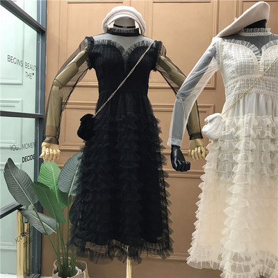 Stílusos női ruha tüll és pólógallérral fekete, bézs és lila színekben