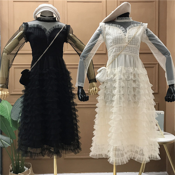 Stílusos női ruha tüll és pólógallérral fekete, bézs és lila színekben