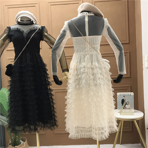 Stílusos női ruha tüll és pólógallérral fekete, bézs és lila színekben