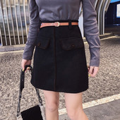 Μαλλινή κοντύ φούστα με τσέπες και ζώνη σε μπεζ και μαύρο χρώμα