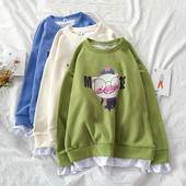 Női blúz három színben, ovális nyakkivágással és rátéttel