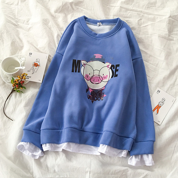 Női blúz három színben, ovális nyakkivágással és rátéttel