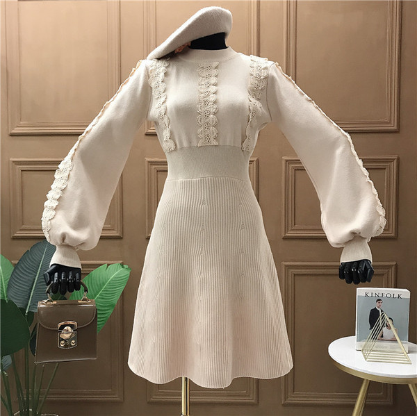 Női kötött ruha polo gallérral, csipkével és széles ujjakkal több színben