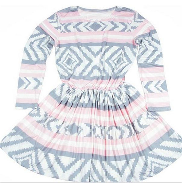 Női alkalmi ruha modell, hosszú ujjú, színes rátéttel