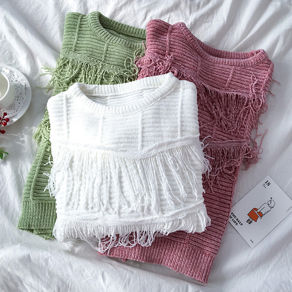 Γυναικείο πουλόβερσε τρία χρώματα με κρόσσια και οβάλ ντεκολτέ