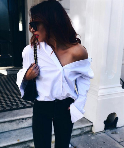 Modern női ing klasszikus gallérral, fehér színben, minden évszakban