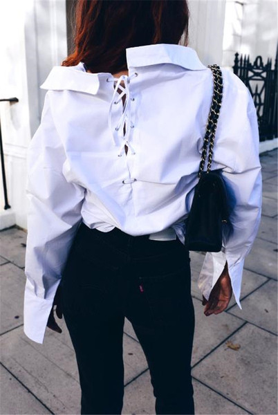 Modern női ing klasszikus gallérral, fehér színben, minden évszakban