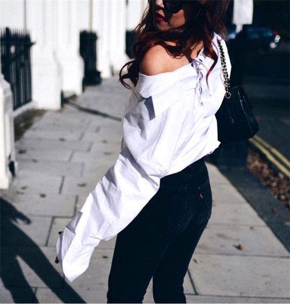 Modern női ing klasszikus gallérral, fehér színben, minden évszakban