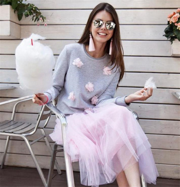 Modern női blúz 3D elemekkel, rózsaszín és szürke színben