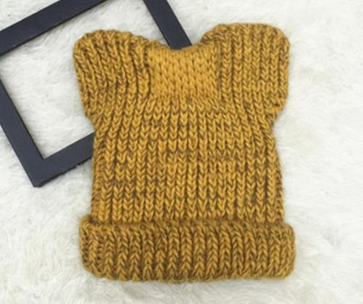 Női téli kötött sapka 3D elemmel több színben