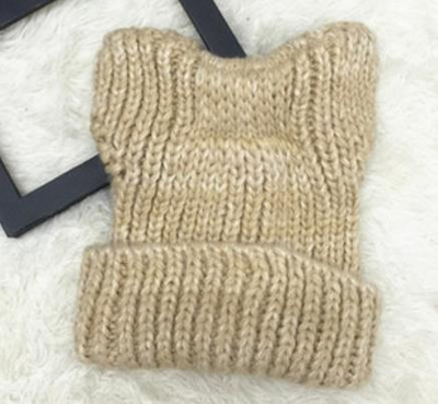 Női téli kötött sapka 3D elemmel több színben