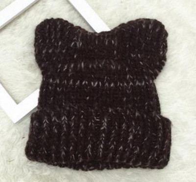 Női téli kötött sapka 3D elemmel több színben