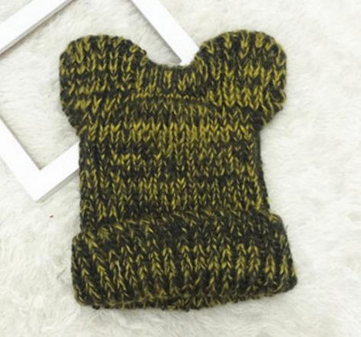 Női téli kötött sapka 3D elemmel több színben