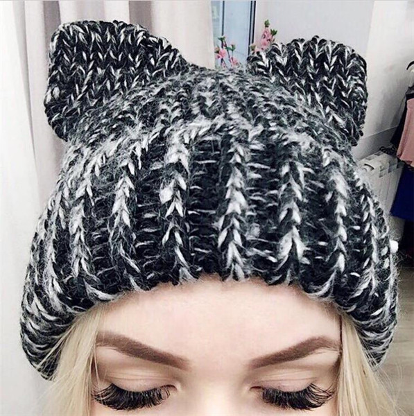 Női téli kötött sapka 3D elemmel több színben