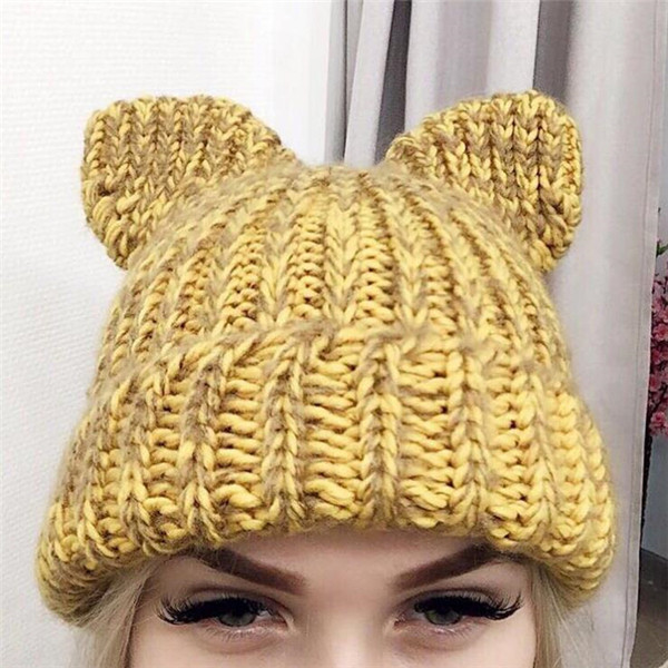 Női téli kötött sapka 3D elemmel több színben