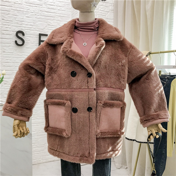 Női kabát széles modell gombokkal és zsebekkel, három színben