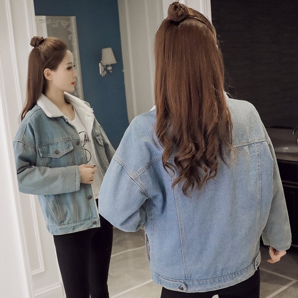 Női őszi farmerdzseki világos színben, puha béléssel - nagy méretben