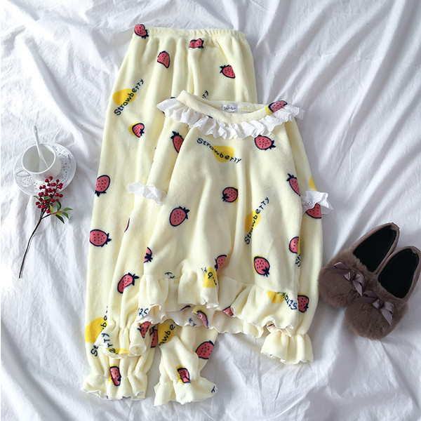 Γυναικεία πιτζάμες σε κίτρινο και μπλε χρώμα  με δαντέλα