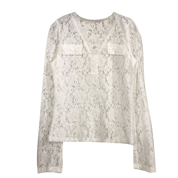 Δαντελένια γυναικεία μπλούζα με λαιμόκοψη σε λευκό και μαύρο χρώμα