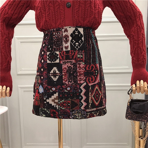 Színes női szoknya magas derékkal, három színben