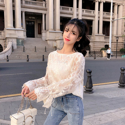 Női csipkeblúz ujjkötővel