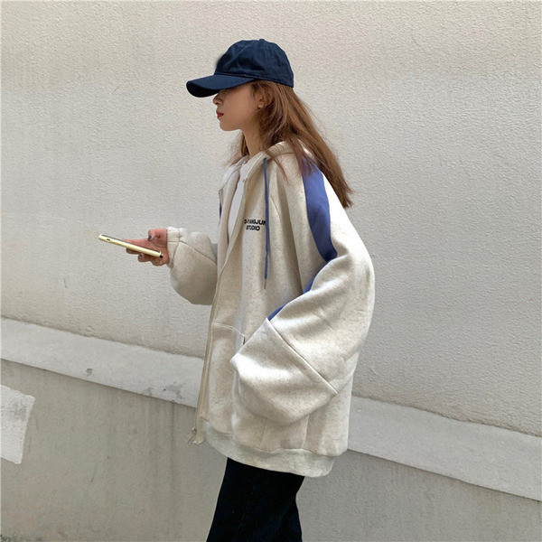 Καθημερινό γυναικείο φούτερ σε δύο χρώματα γκρι και λευκό χρώμα με φερμουάρ