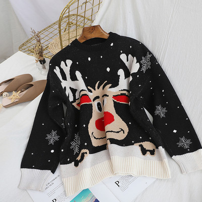 Karácsonyi női pulóver fekete és piros színben, ovális nyakkivágással