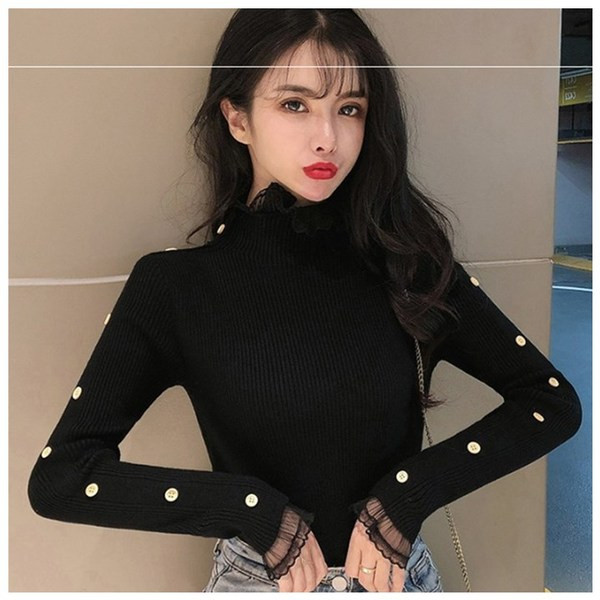 Γυναικεία λεπτή πλεκτή μπλούζα με δαντέλα και κουμπιά