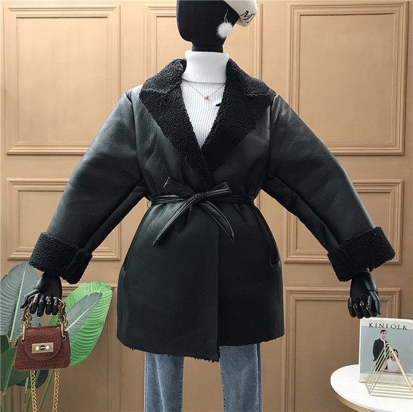 Új modell női bőrkabát övvel és puha béléssel fehér, barna és fekete színekben