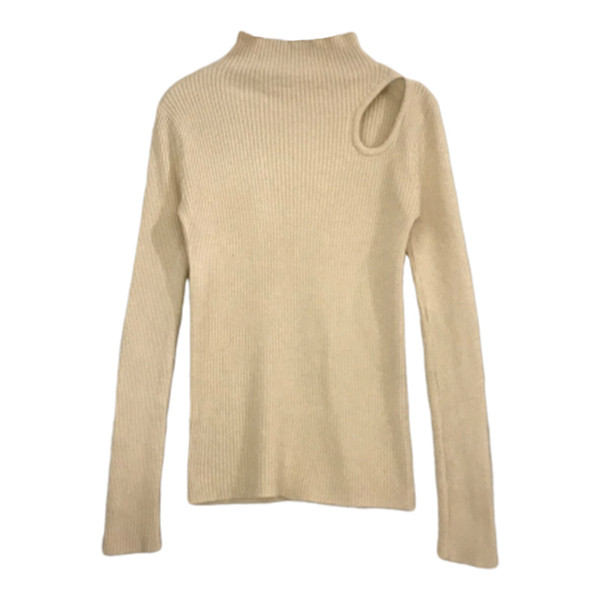 Női pulóver Karcsú modell magas gallérral, kivágásokkal több színben