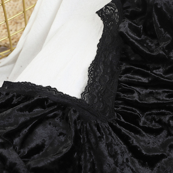 Modern női bársony blúz fekete színben, V-nyakkal