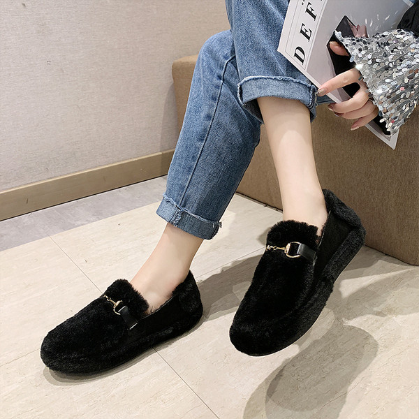 Női házi pehelypapucs fém elemmel több színben