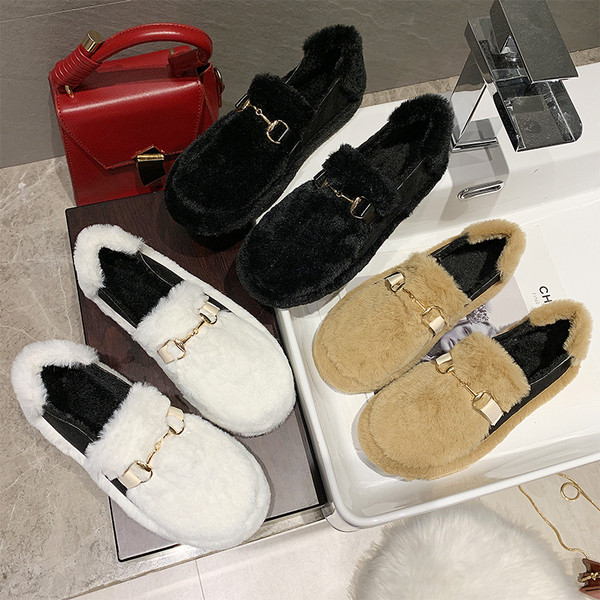 Női házi pehelypapucs fém elemmel több színben