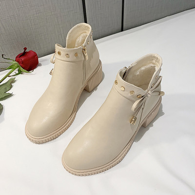 Női bőrcsizma vastag alacsony sarkú fekete és bézs színben, télre alkalmas