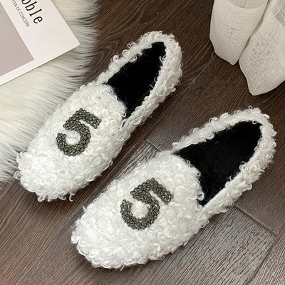 Alkalmi női pehelypapucs lapos talppal, fekete, fehér és bézs színben