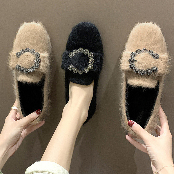 Női pehely alkalmi cipő fém csattal fekete és bézs színben - két modell