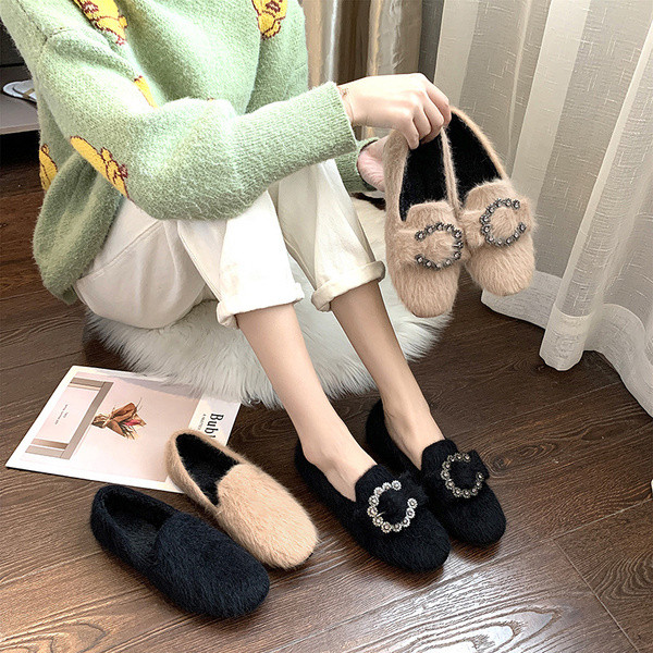 Női pehely alkalmi cipő fém csattal fekete és bézs színben - két modell