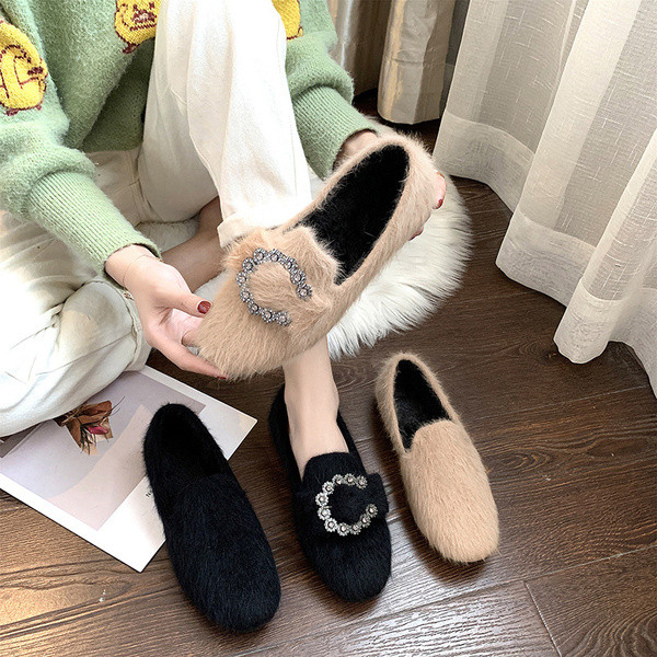 Női pehely alkalmi cipő fém csattal fekete és bézs színben - két modell