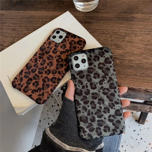 Плюшен калъф с леопардов принт за  Iphone 11 Pro Max в кафяв и сив цвят