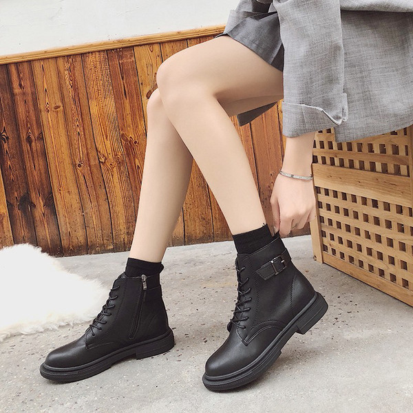 Női alkalmi téli csizma eko bőrből, fekete színben