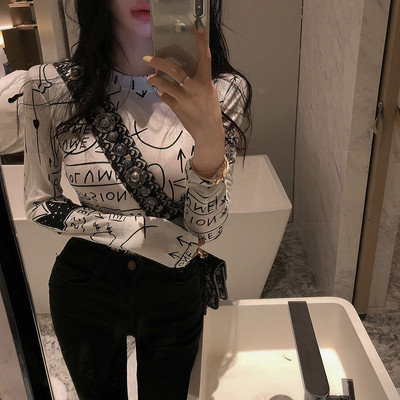 Modern női testhezálló blúz három színben mintázattal