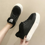 Női alkalmi cipő puha béléssel, fekete-fehér színben