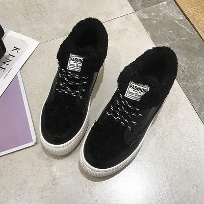 Női alkalmi cipő puha béléssel, fekete-fehér színben